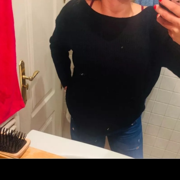 Soft cozy black off shoulder oversize knit sweater - Picture 6 of 6